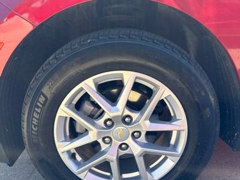Used 2024 Chevrolet Equinox LT w/ LPO, Floor Liner Package FWD image 9