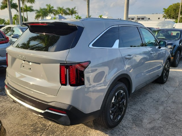 Used 2025 Kia Sorento S w/ Panoramic Sunroof Package FWD image 3