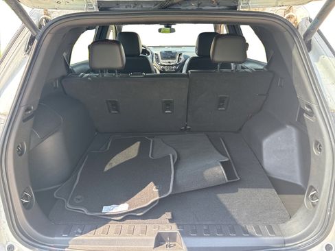 Used 2022 Chevrolet Equinox RS w/ Infotainment Package image 11