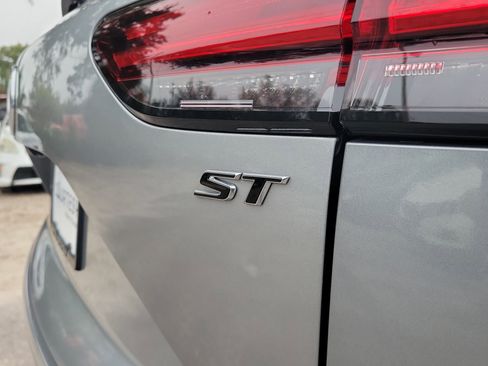 Used 2023 Buick Envision Essence w/ Technology Package I image 9