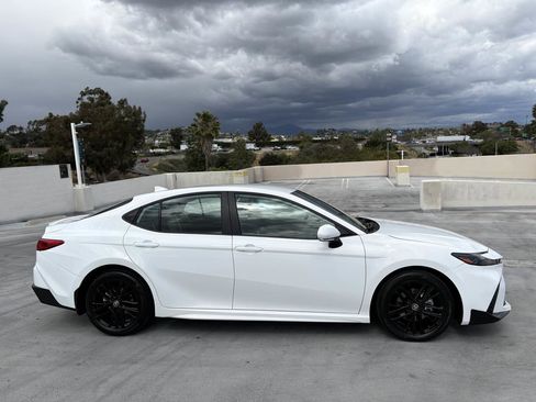 Used 2025 Toyota Camry SE image 38