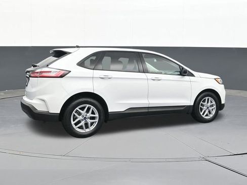 Used 2021 Ford Edge SE image 16