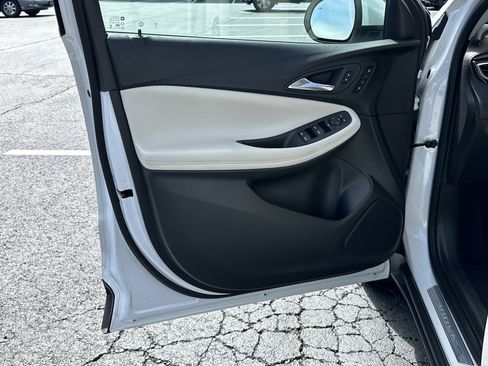 Used 2020 Buick Encore GX Essence w/ Experience Buick Package image 10