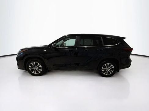 Certified 2026 Toyota Highlander XLE AWD/4WD image 4