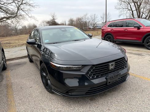 Used 2024 Honda Accord Sport image 2