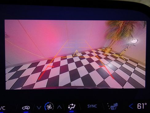 Used 2025 Chevrolet Traverse LT image 13