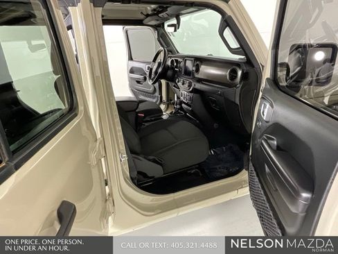 Used 2020 Jeep Gladiator Sport w/ Quick Order Package 24S image 14