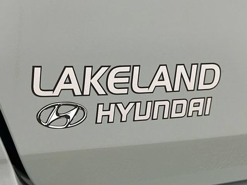 Used 2025 Hyundai Venue Limited FWD image 29