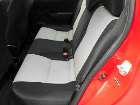 Used 2014 Toyota Yaris L FWD image 17