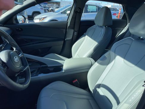 Used 2025 Hyundai Elantra Limited image 36