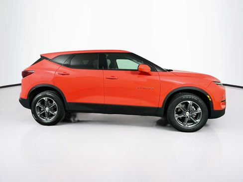 Used 2025 Chevrolet Blazer LT AWD/4WD image 10