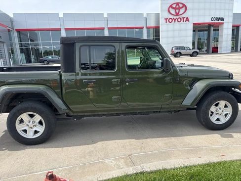 Used 2022 Jeep Gladiator Sport AWD/4WD image 2
