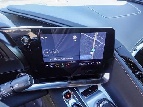 Used 2022 Chevrolet Corvette Stingray Coupe w/ Z51 Performance Package image 28