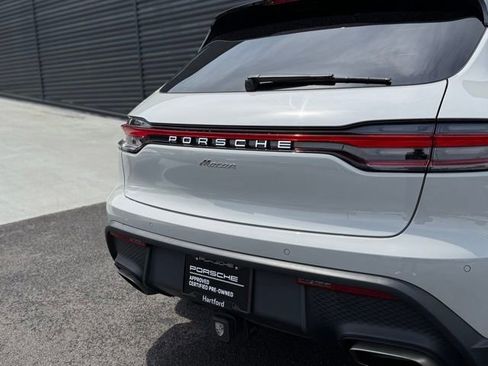 Certified 2025 Porsche Macan AWD/4WD image 36