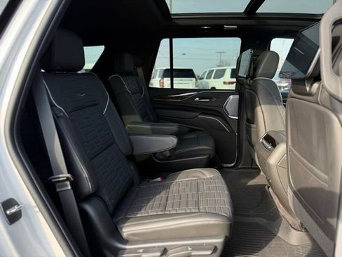 Used 2023 Cadillac Escalade Sport Platinum w/ LPO, ONYX Package image 24