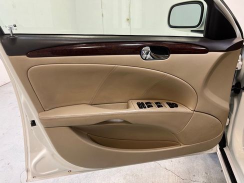 Used 2011 Buick Lucerne CX image 13