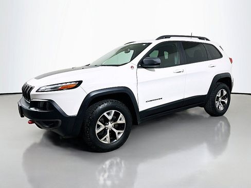 Used 2017 Jeep Cherokee Trailhawk w/ Cold Weather Group AWD/4WD image 3