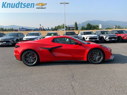 Used 2024 Chevrolet Corvette Z06 RWD image 8