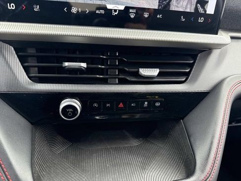 Used 2025 Ford Explorer ST-Line image 31