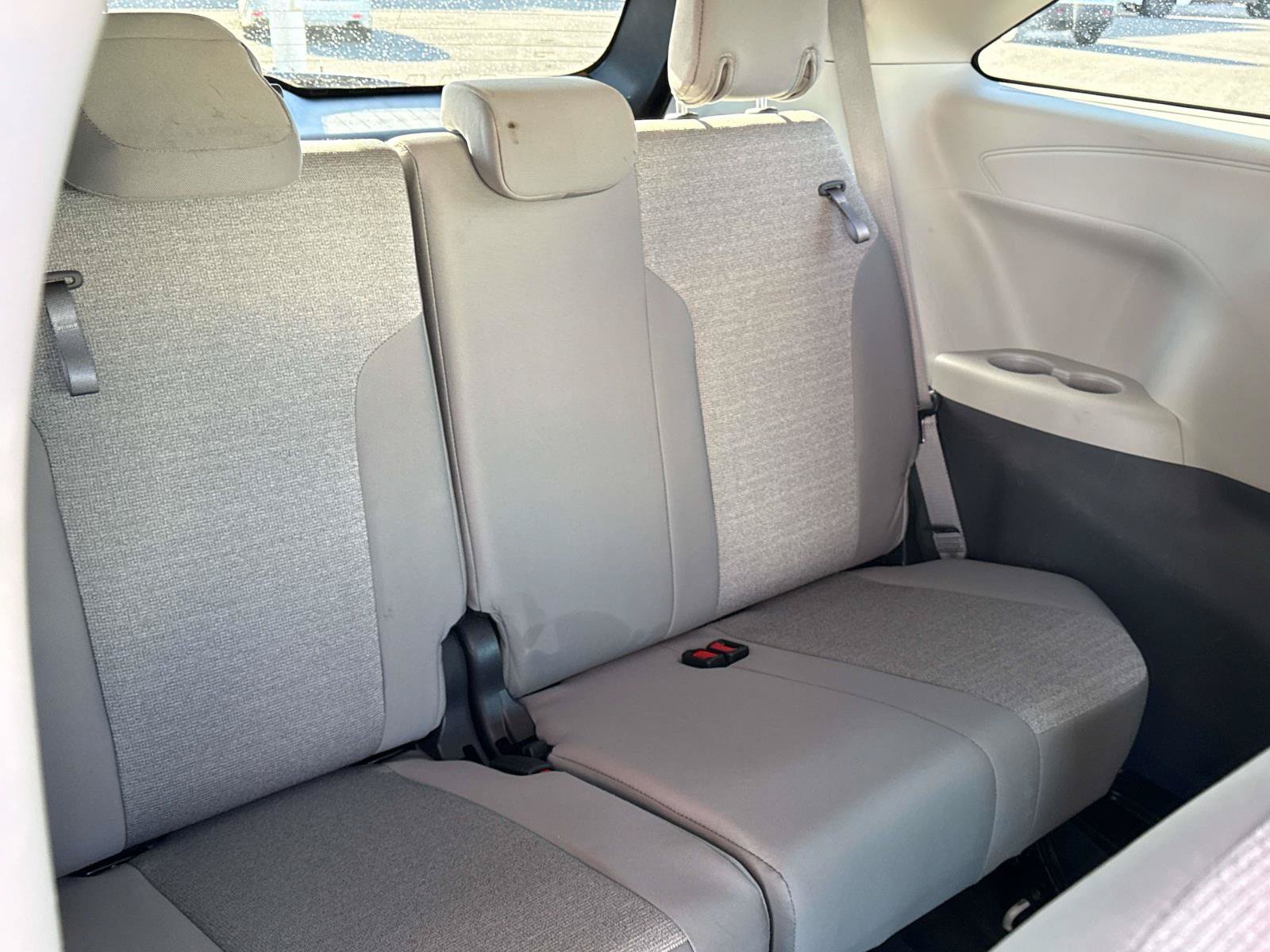 Used 2024 Toyota Sienna LE AWD/4WD image 19