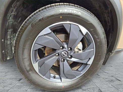 Used 2024 Nissan Rogue SV image 8