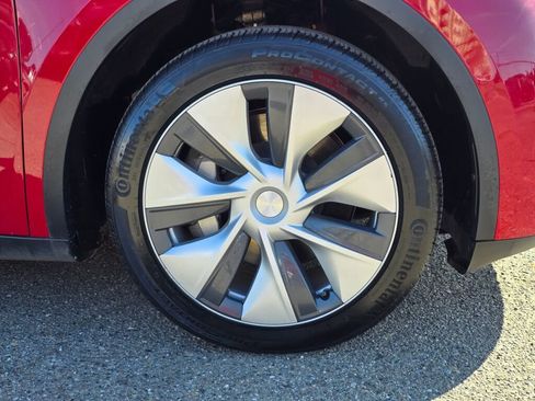 Used 2022 Tesla Model Y Long Range image 10