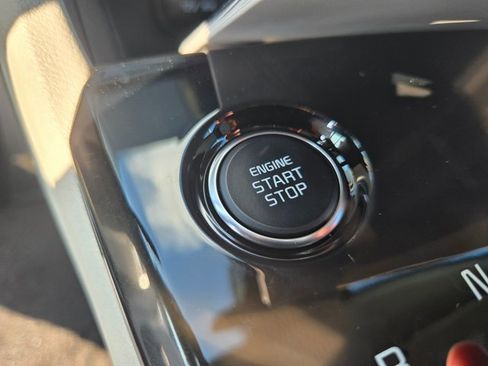 New 2025 Kia Sportage EX image 18