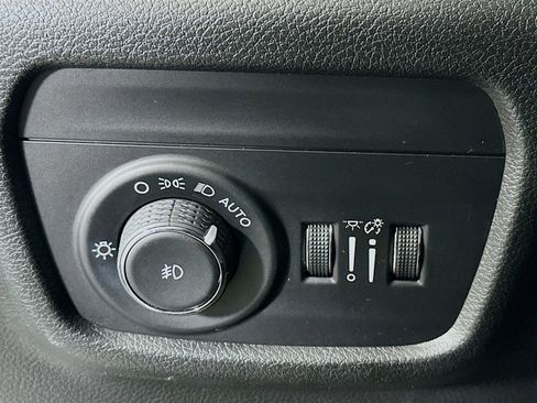 Used 2023 Jeep Grand Cherokee L Limited image 17