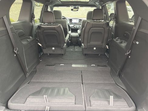 New 2026 Chrysler Pacifica Limited image 14