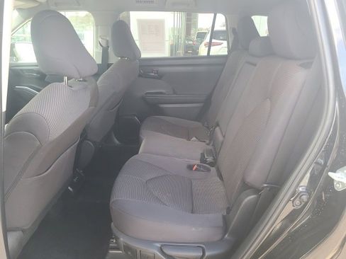 Used 2024 Toyota Highlander LE image 13