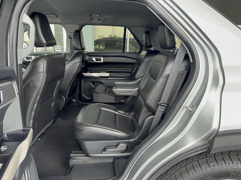 Used 2023 Ford Explorer XLT w/ Equipment Group 202A RWD image 12