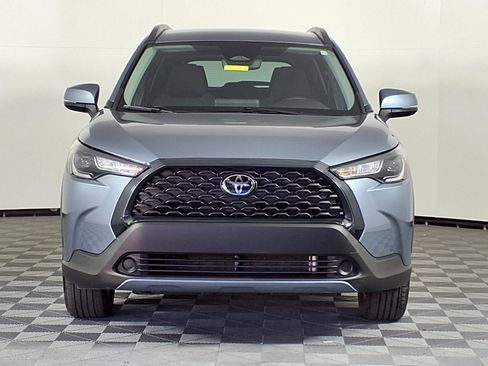 Used 2024 Toyota Corolla Cross LE FWD image 2
