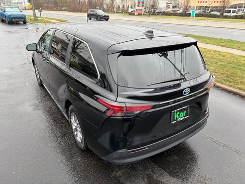 Used 2021 Toyota Sienna LE image 10