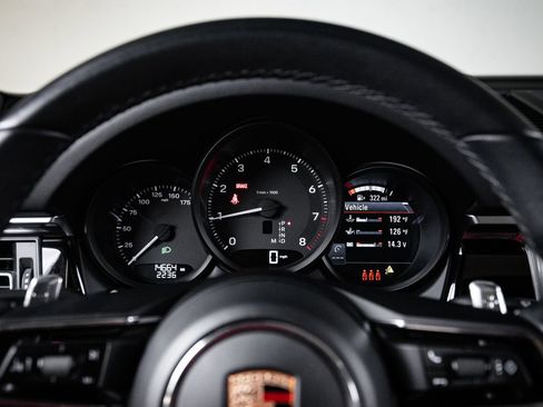 Certified 2023 Porsche Macan AWD/4WD image 15
