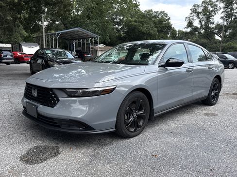 Used 2025 Honda Accord SE image 1