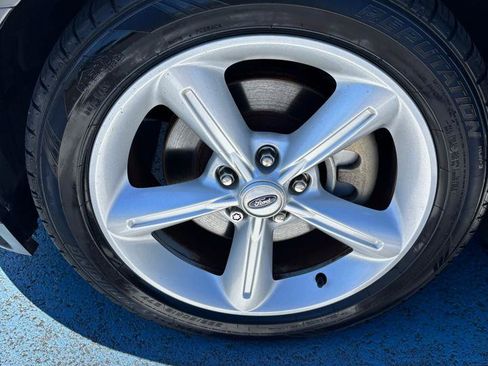 Used 2010 Ford Mustang GT RWD image 27