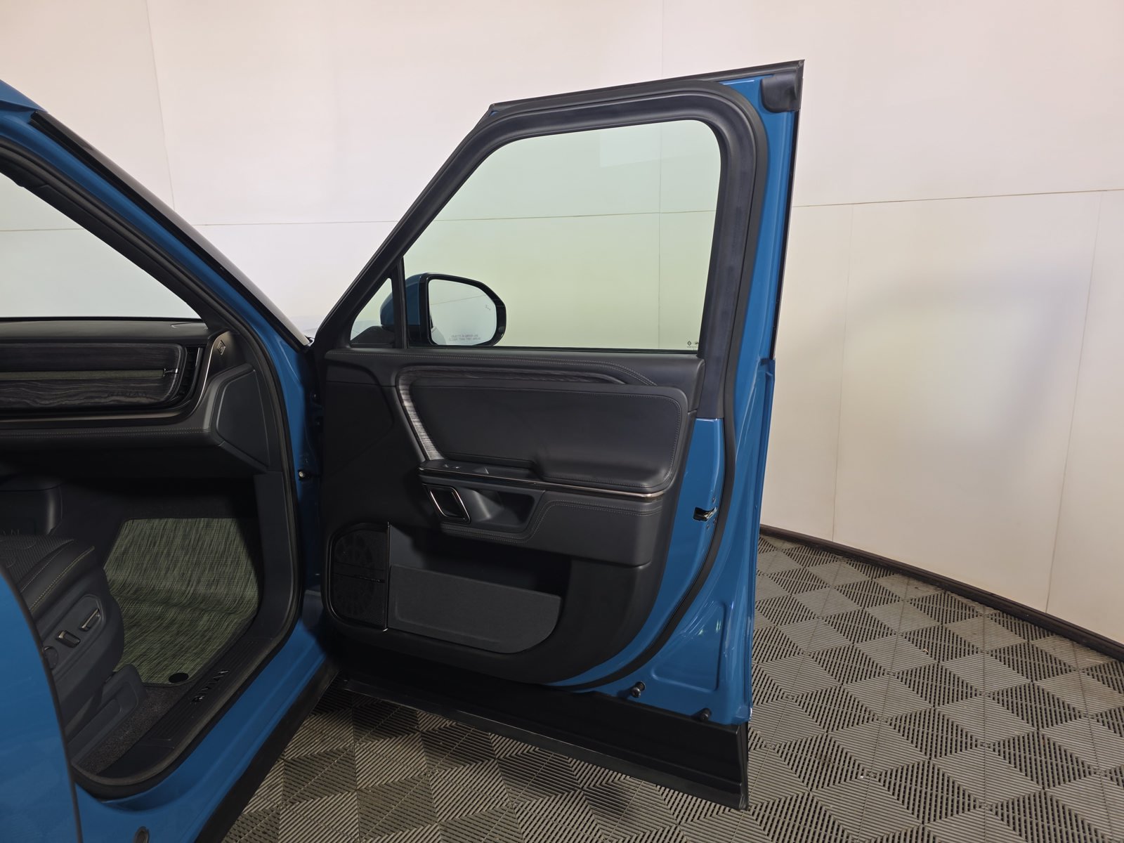 Used 2022 Rivian R1T Adventure AWD/4WD image 18