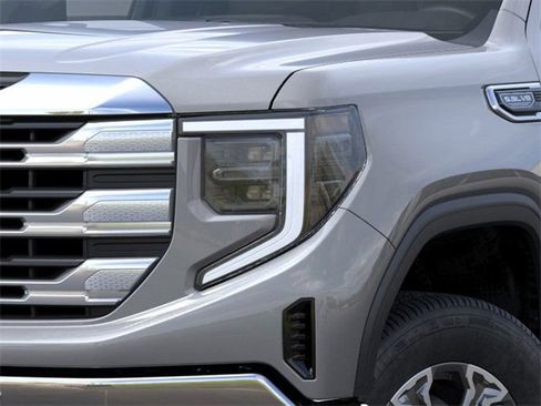 New 2026 GMC Sierra 1500 SLE image 10