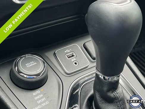 Certified 2020 Jeep Cherokee Limited w/ Luxury Group AWD/4WD image 37