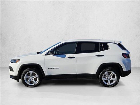 Used 2023 Jeep Compass Sport image 9