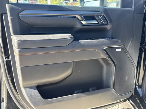 Used 2025 GMC Sierra 2500 AT4 image 3