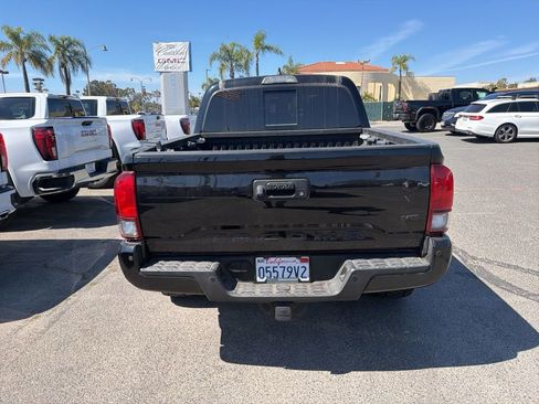 Used 2019 Toyota Tacoma TRD Sport image 5