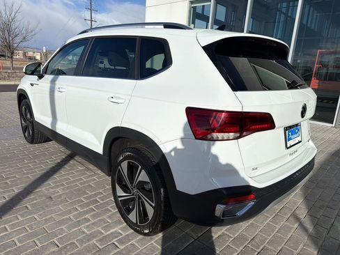 Certified 2024 Volkswagen Taos SE w/ Panoramic Sunroof Package image 5