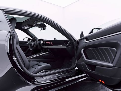 Used 2025 Porsche 911 Turbo S AWD/4WD image 33