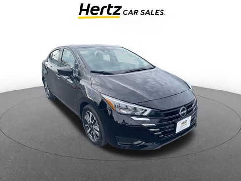 Used 2025 Nissan Versa SV image 1