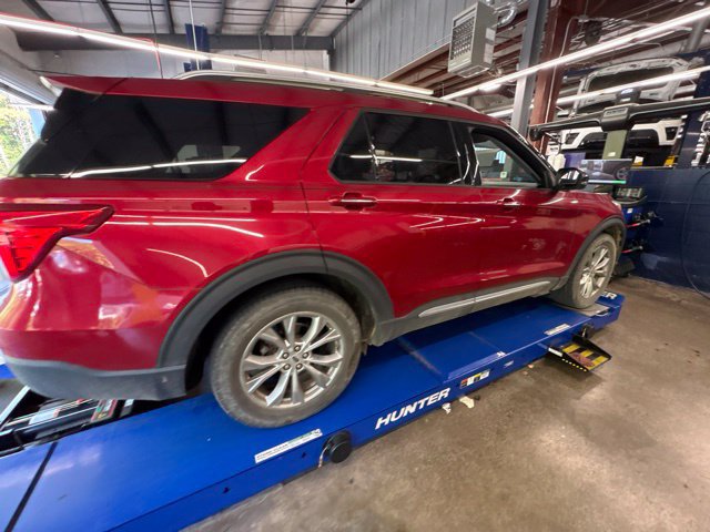 Used 2021 Ford Explorer Limited w/ Equipment Group 301A AWD/4WD image 17