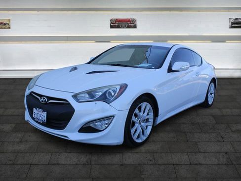 Used 2016 Hyundai Genesis 3.8 image 3
