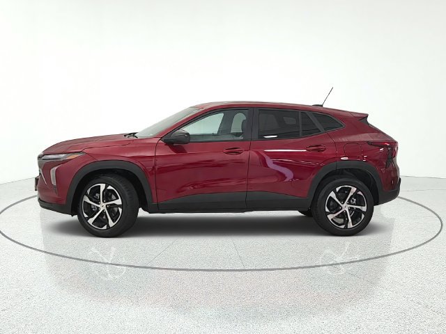 Used 2025 Chevrolet Trax RS w/ Driver Confidence Package FWD image 2