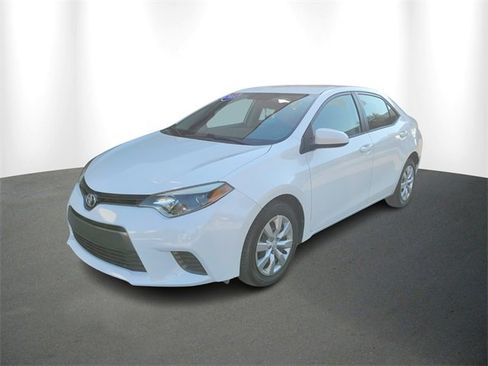 Used 2015 Toyota Corolla LE image 2