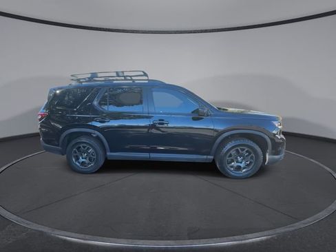 Used 2023 Honda Pilot TrailSport image 18